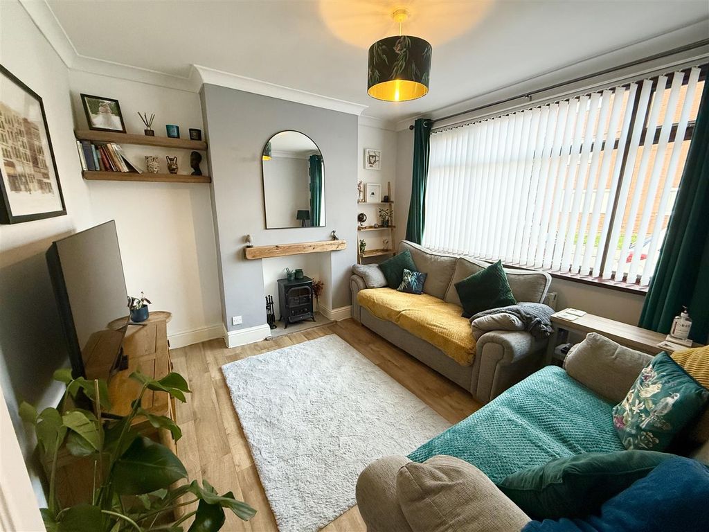 Property photo 2 of 17 Lounge