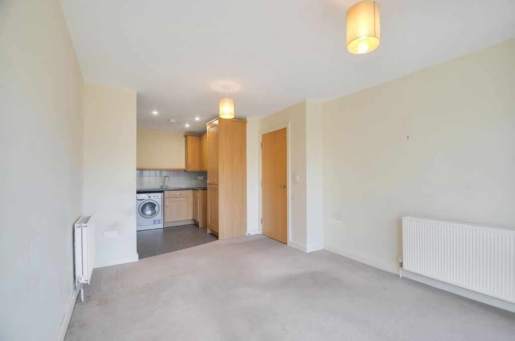 Property photo 1 of 14 Lounge Area (3).Jpg