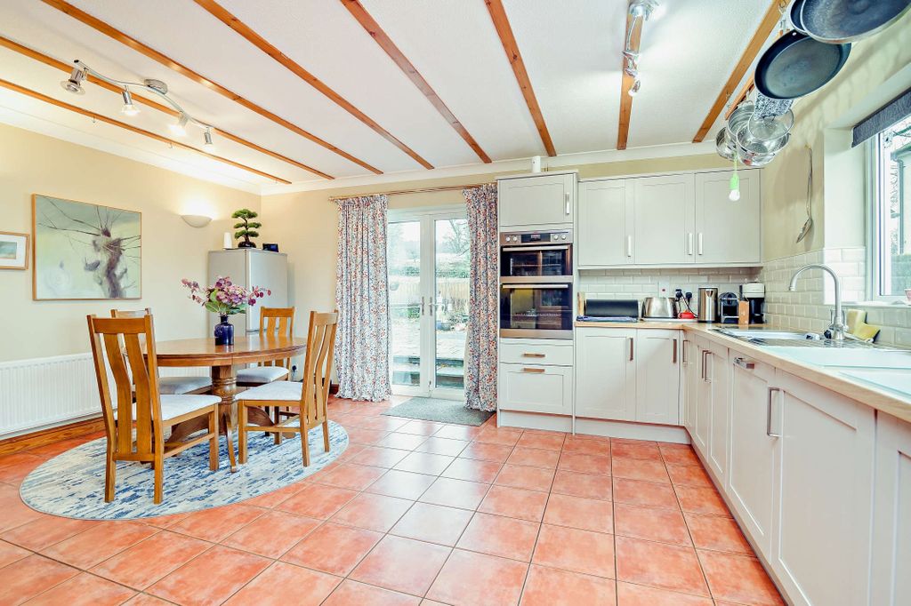 Property photo 2 of 22