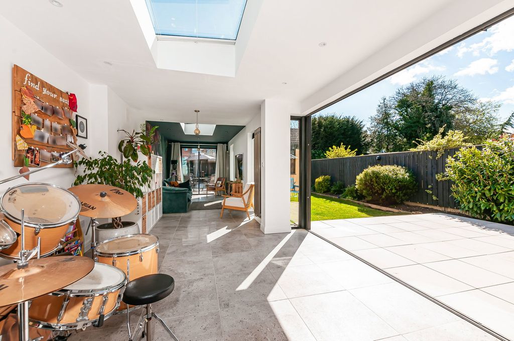 Property photo 3 of 33