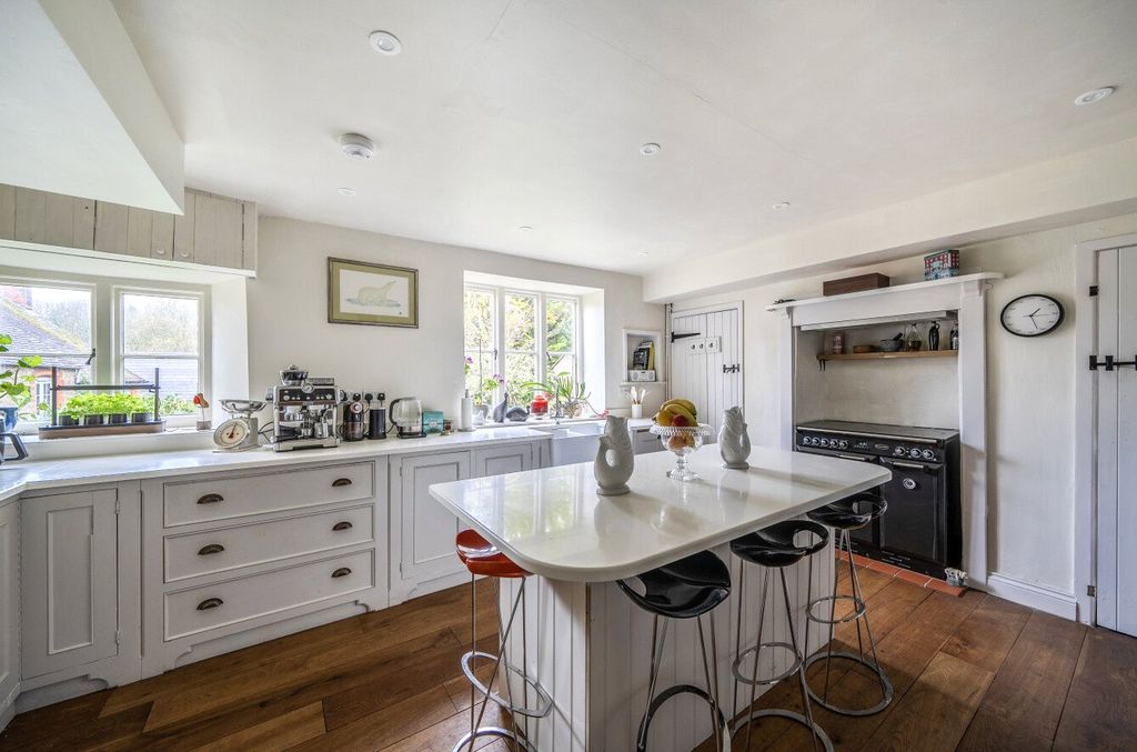 Property photo 2 of 23 Kitchen/Breakfast