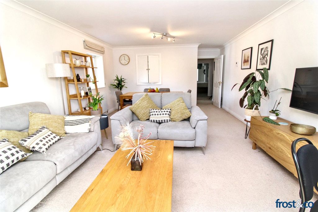 Property photo 2 of 15 Living/Dining Room