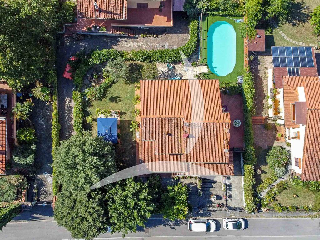 Property photo 2 of 30