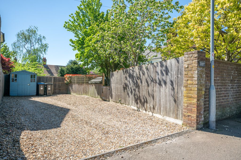 Property photo 2 of 23 1-Kingsland-Road-2850