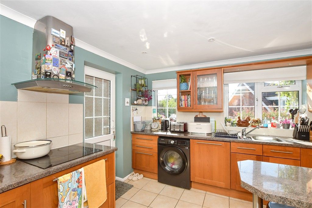 Property photo 2 of 9 Kitchen