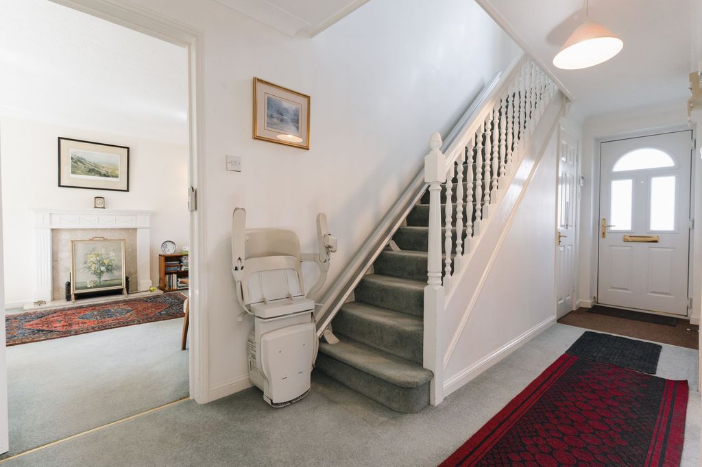 Property photo 2 of 18