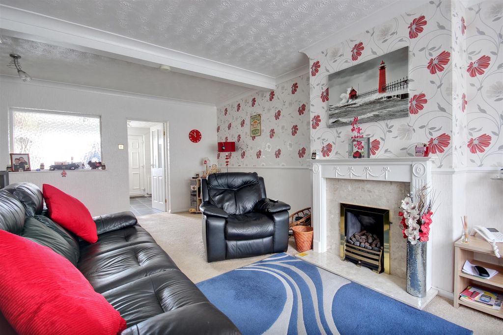 Property photo 3 of 10 Bristol Road (3).Jpg