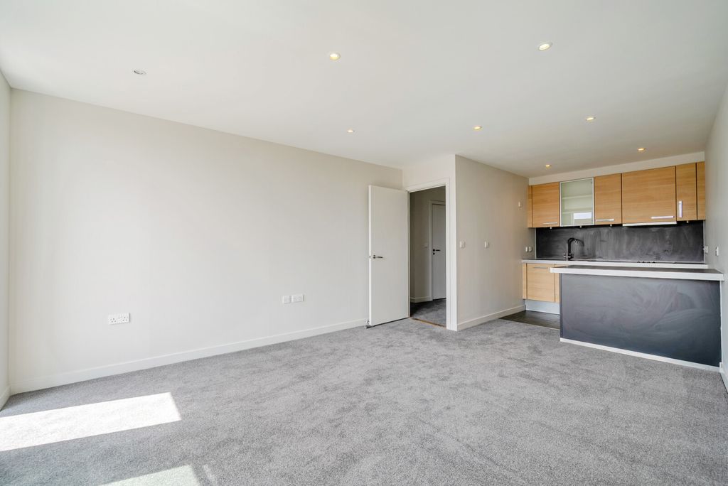 Property photo 3 of 17 1469543-9-6A1d6c5...