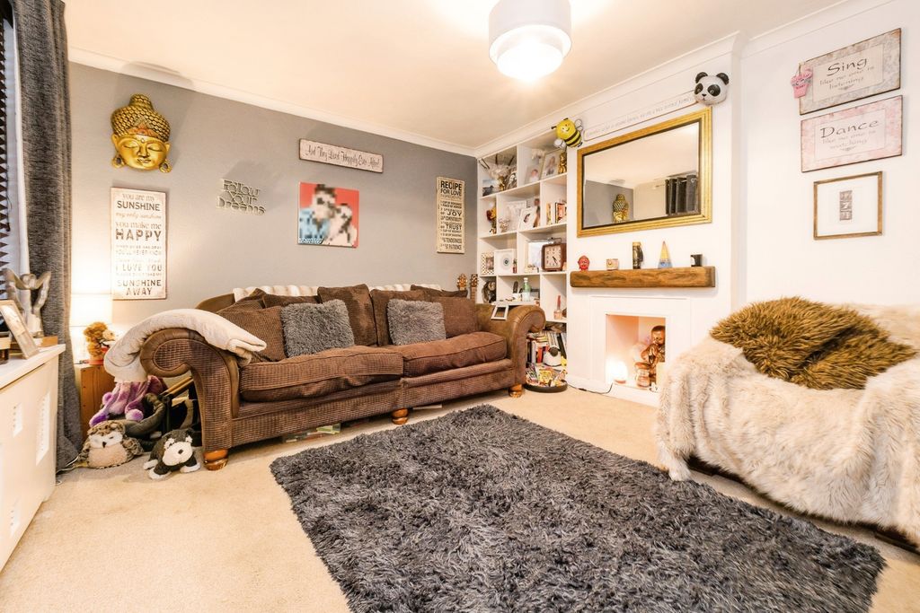 Property photo 3 of 19 Photo