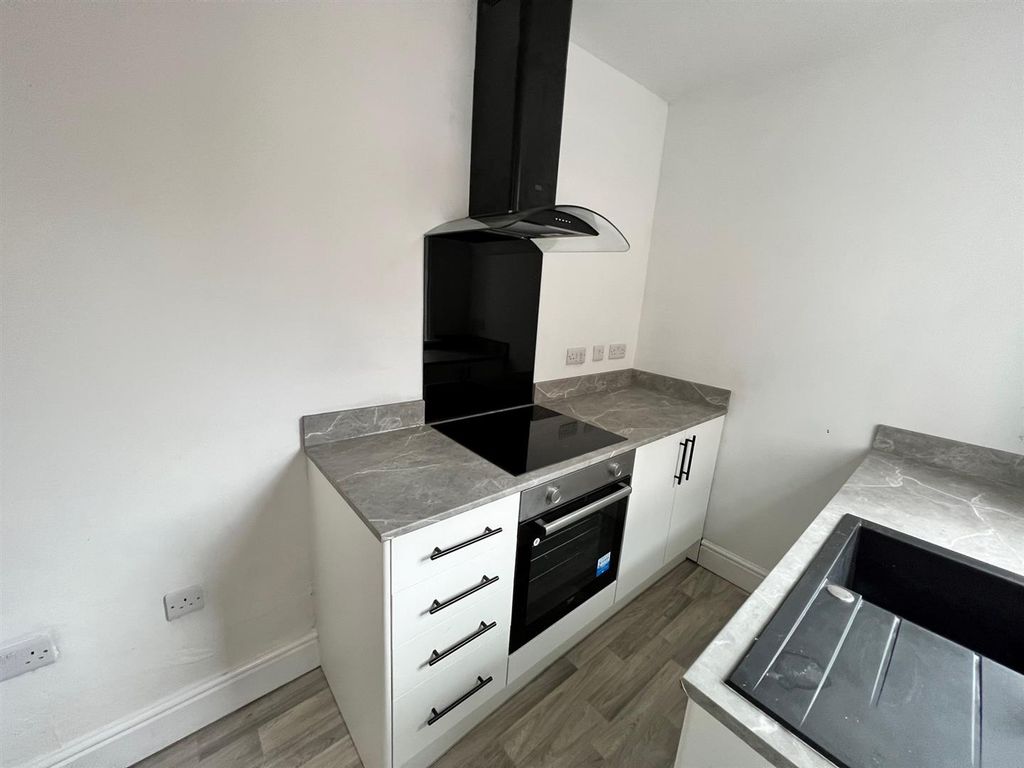 Property photo 3 of 12 Kitchen1.Jpg