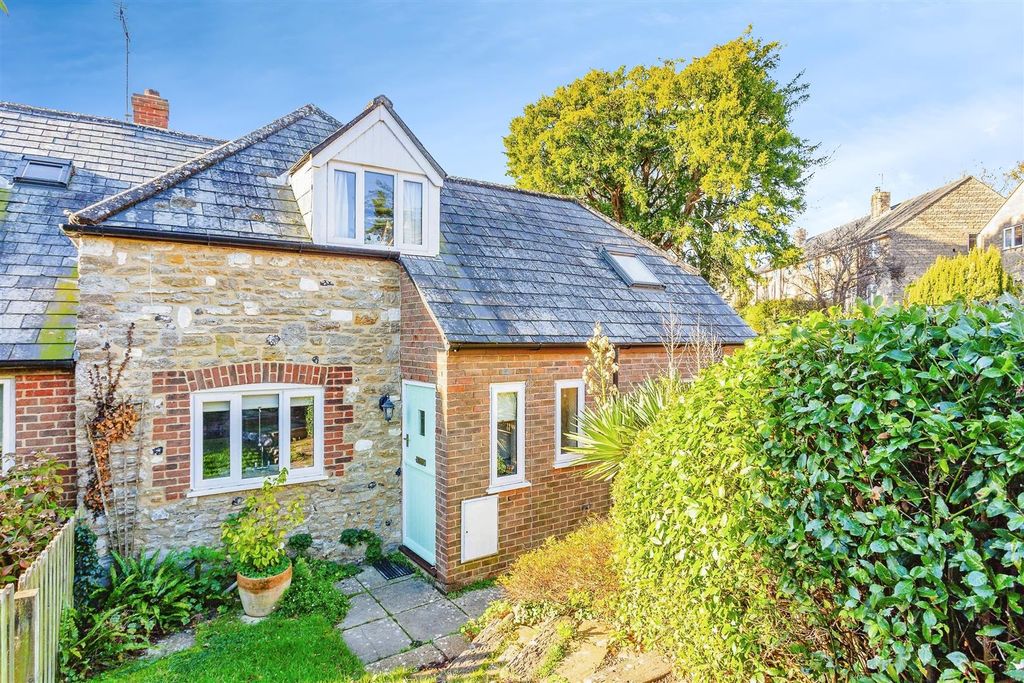 Property photo 1 of 18 Outside Front (2).Jpg