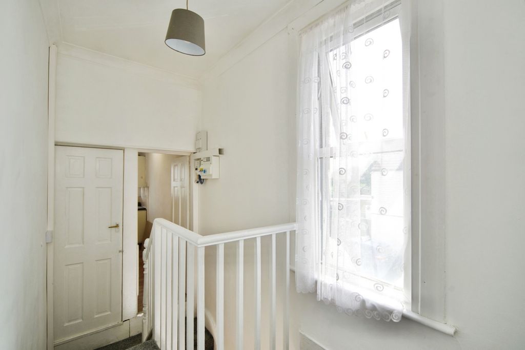 Property photo 3 of 18 Pbox-Img.Jpg