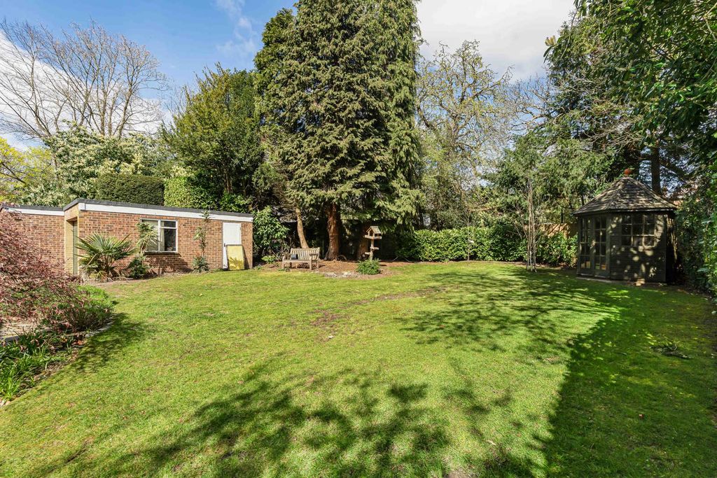 Property photo 2 of 44 Garden