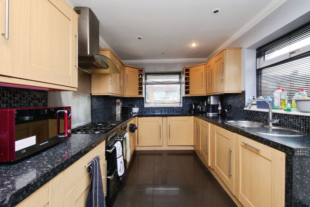 Property photo 3 of 21 Image