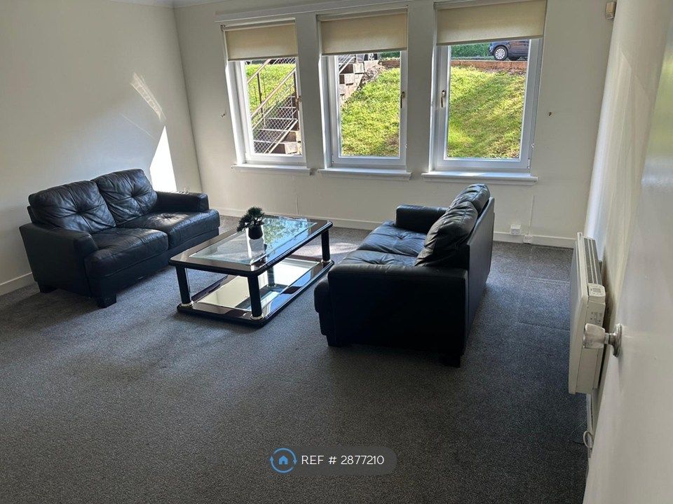 Property photo 3 of 11 Living Room