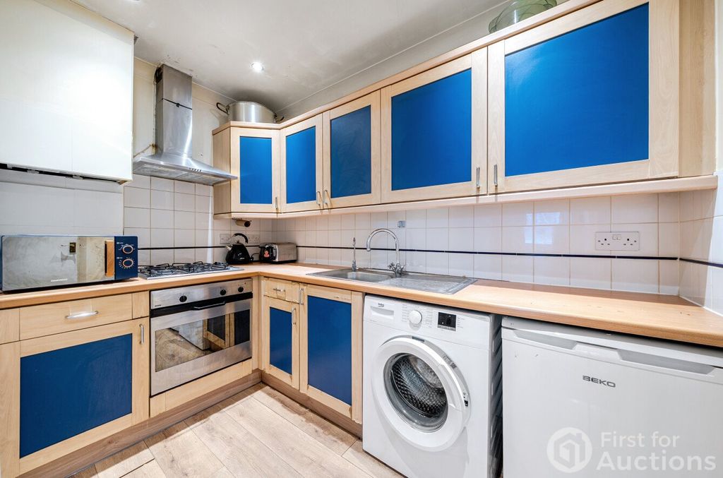 Property photo 3 of 8 Picture No. 13