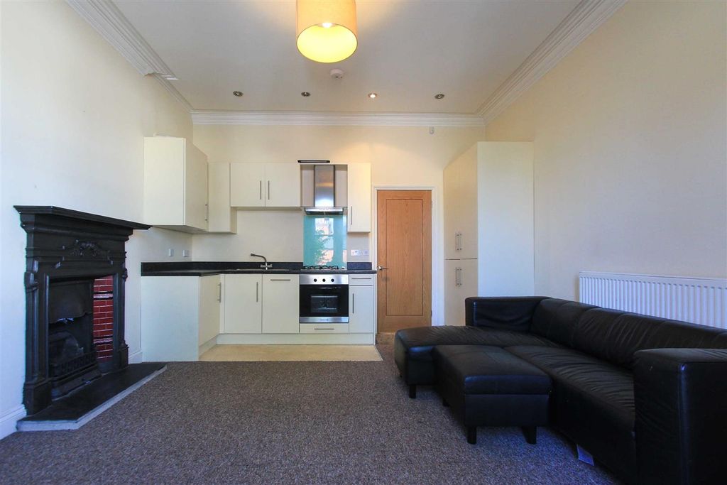 Property photo 2 of 8 1, 81 Shirley Road-6.Jpg
