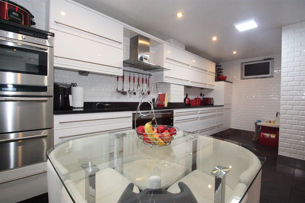 Property photo 3 of 31