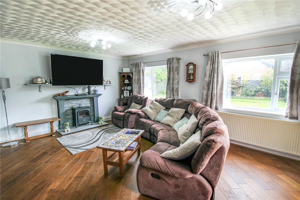Property photo 3 of 19 Sitting Room