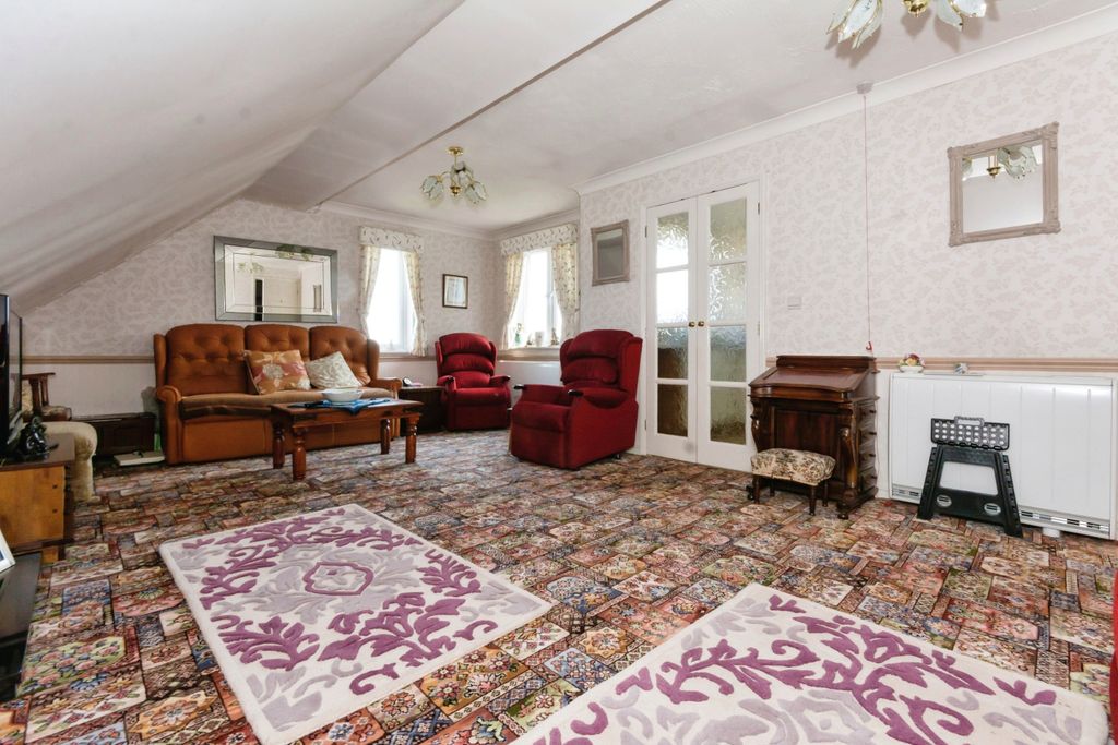 Property photo 2 of 10 Lounge