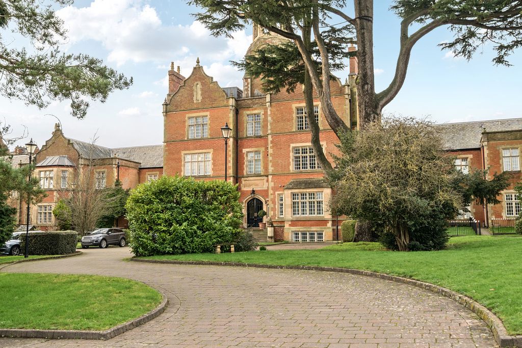 Property photo 2 of 21