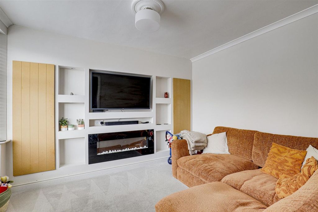 Property photo 2 of 19