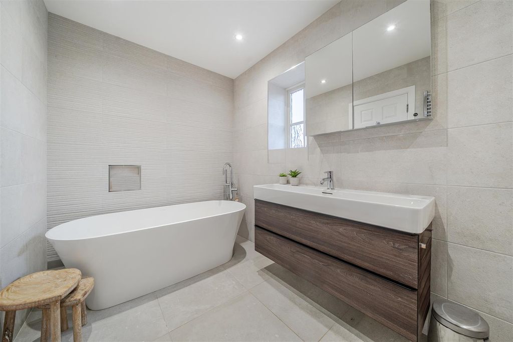 Property photo 3 of 24 1395568-3-695Fed4d9E0F8.Jpg