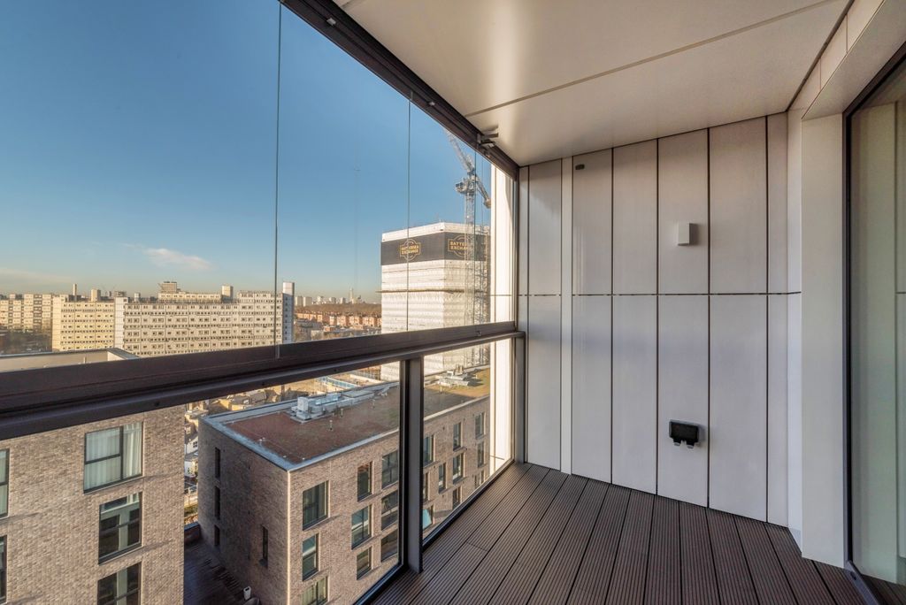 Property photo 2 of 7 Balcony