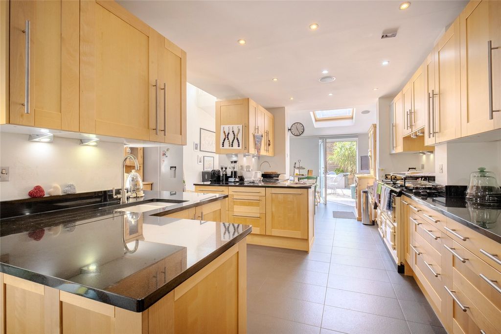 Property photo 2 of 13 Picture No. 17