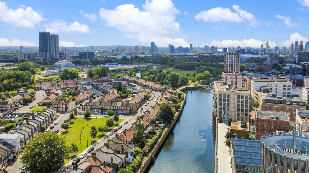 Property photo 2 of 6 A63c3503-9731-4A90-8B0B-E3039783B2A3