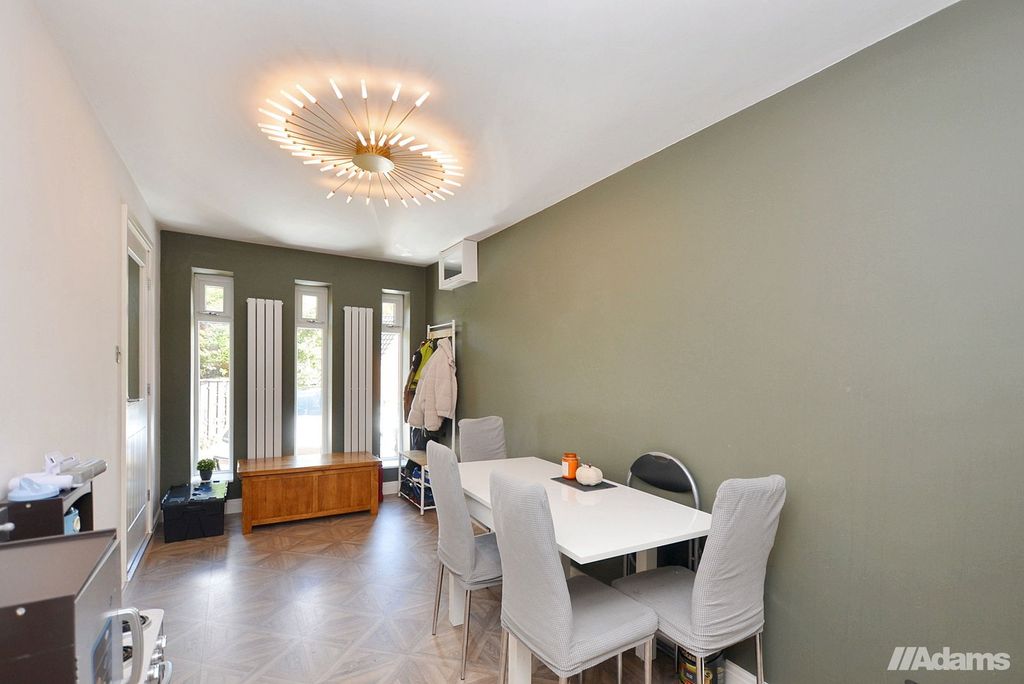 Property photo 2 of 31