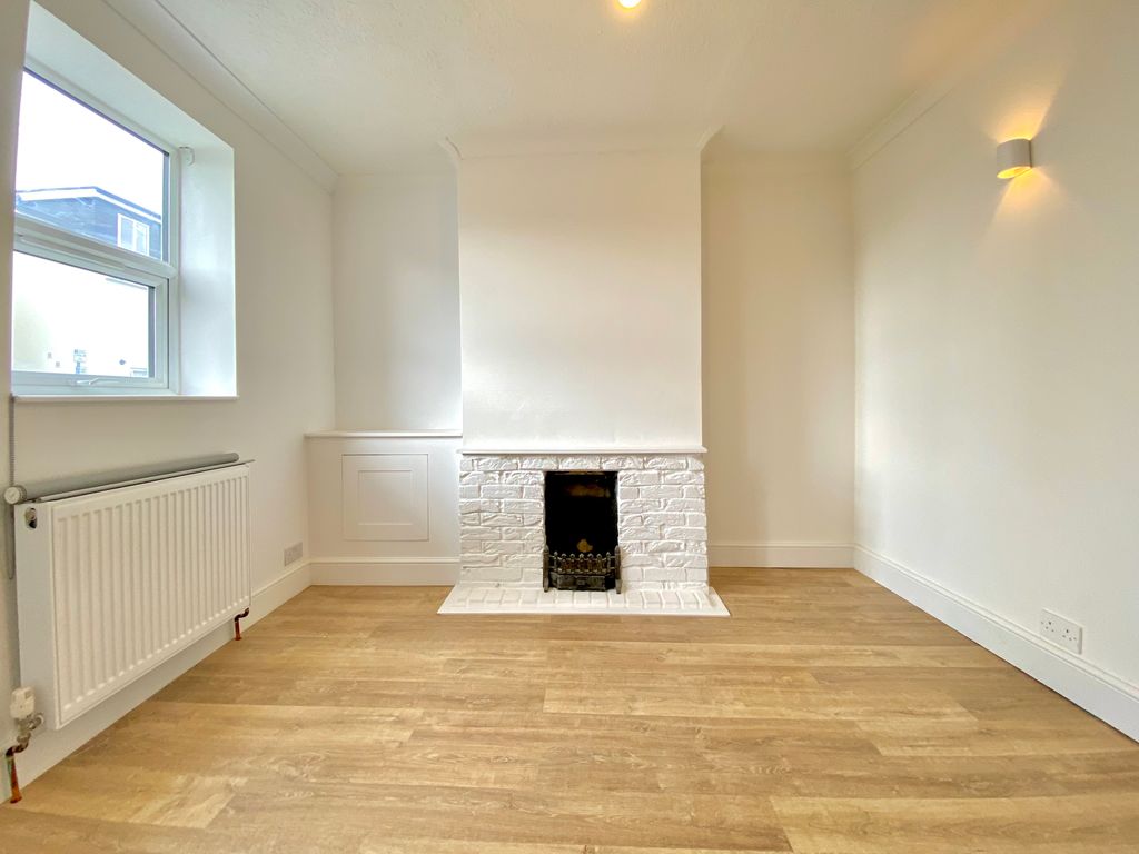 Property photo 3 of 10 Living Room