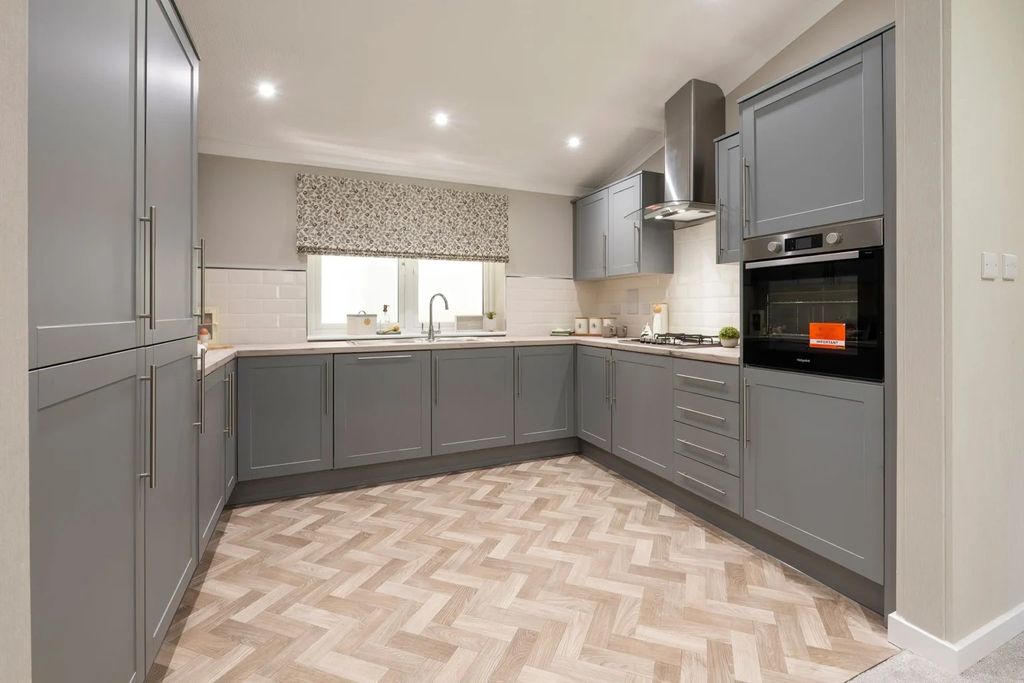 Property photo 1 of 6 Kitchen/Dining Room