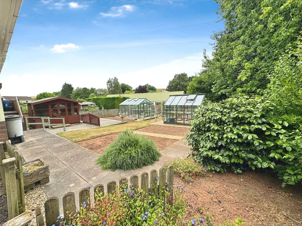 Property photo 3 of 10 Garden