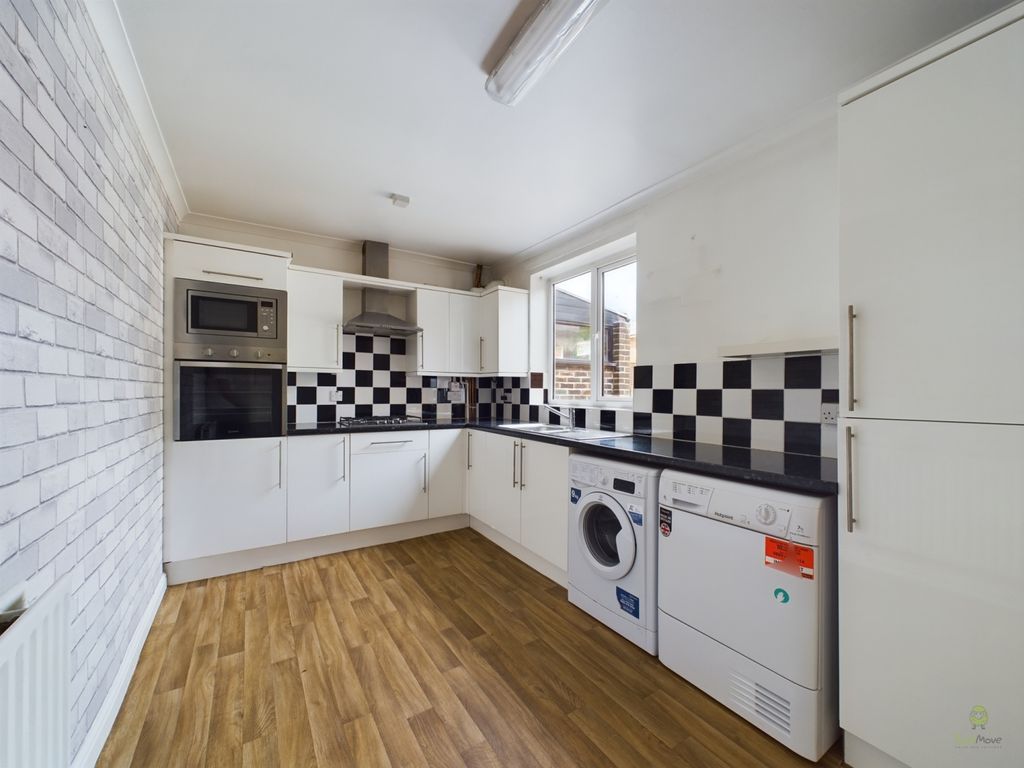 Property photo 3 of 10 Cam01812G0-Pr0066-Still003