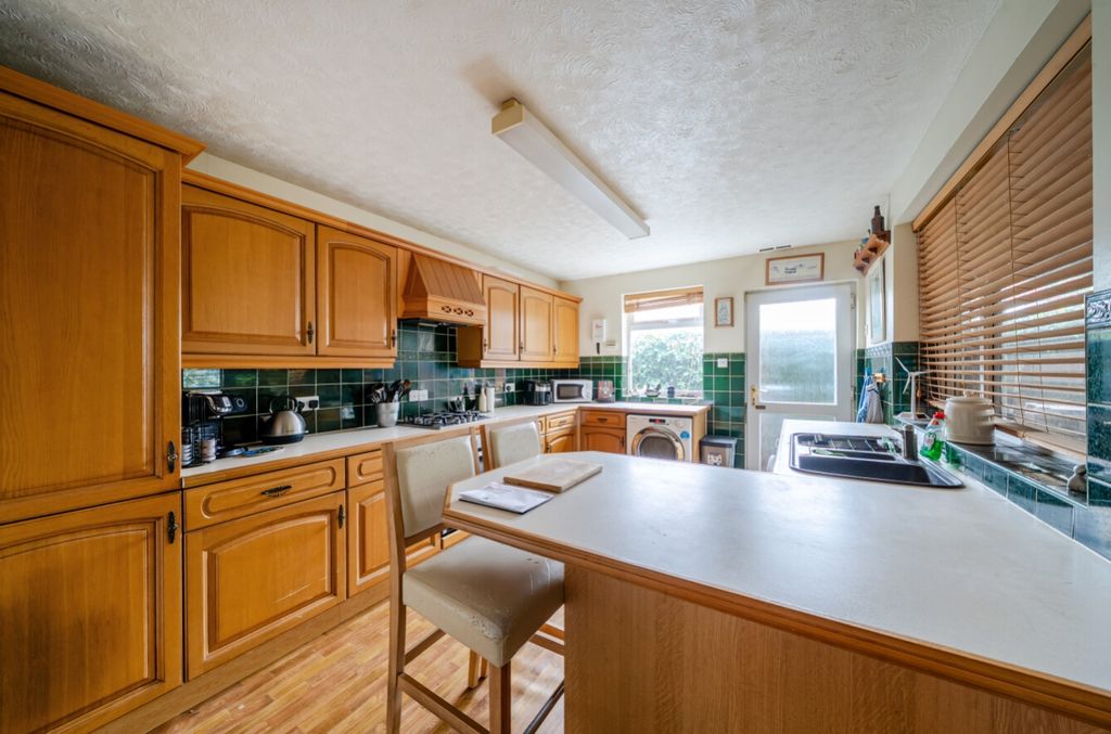 Property photo 2 of 13 1387618-5-69319Aa021893