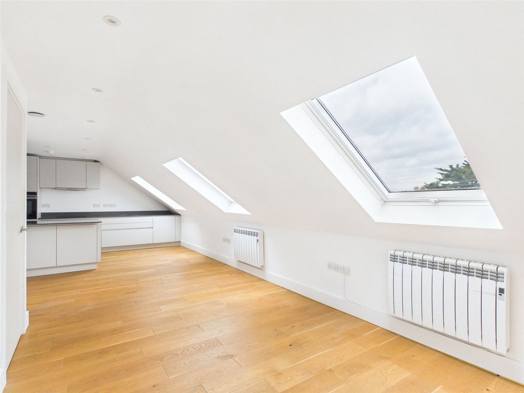 Property photo 2 of 8 Picture No. 15