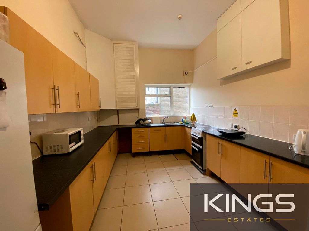 Property photo 3 of 19 119 Alma Road (8) Logo