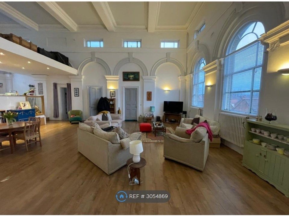 Property photo 3 of 13 Lounge