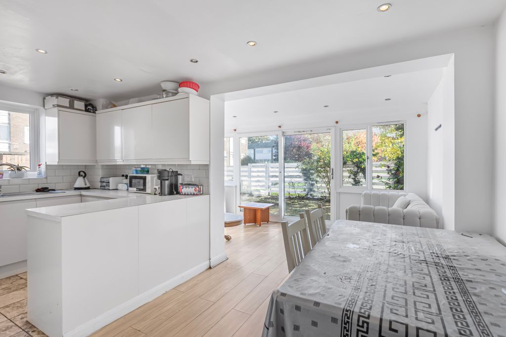 Property photo 2 of 21