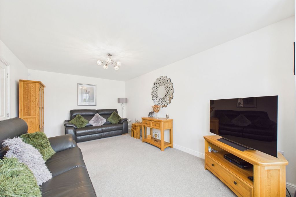 Property photo 3 of 28