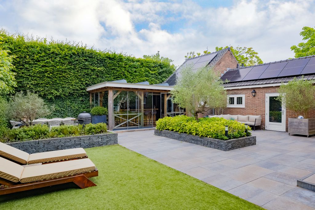 Property photo 3 of 95