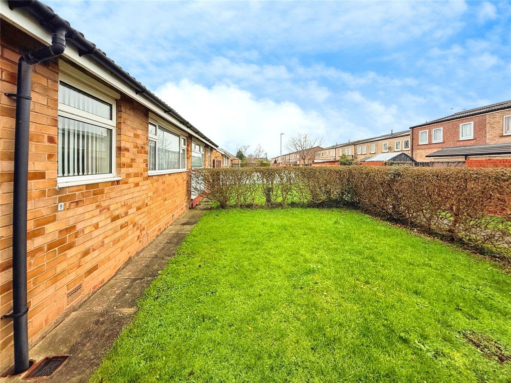 Property photo 2 of 17 Front Garden