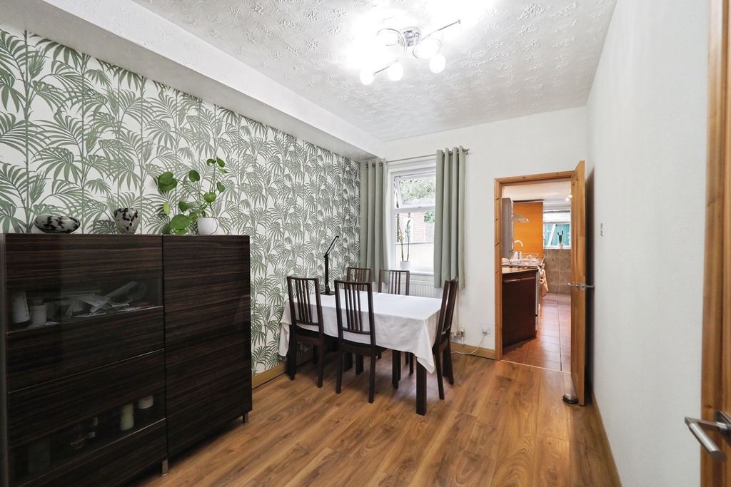 Property photo 3 of 16 Lounge/Diner