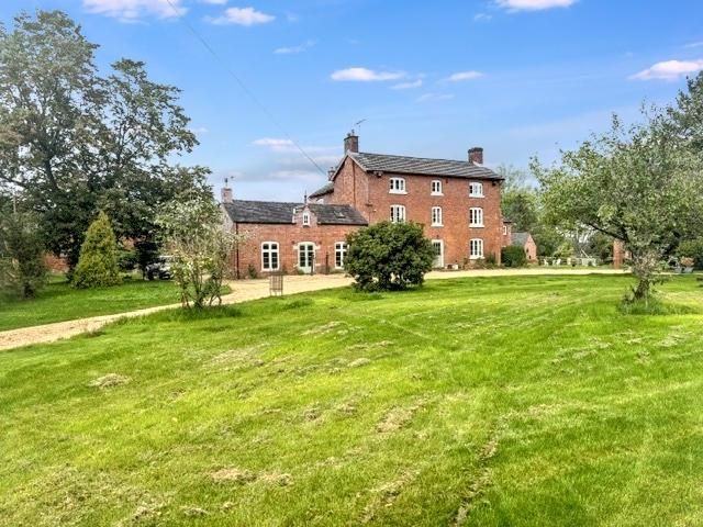 6 bed farmhouse for saleYarnfield Lane, Stone ST15