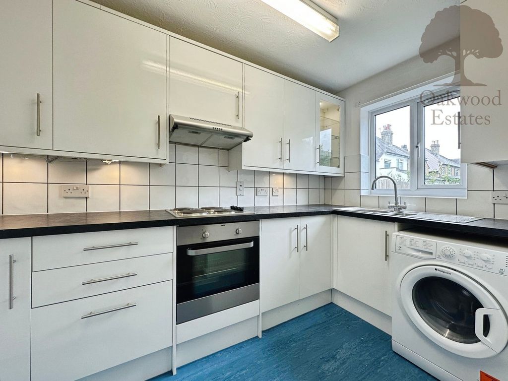 Property photo 3 of 10 Kitchen
