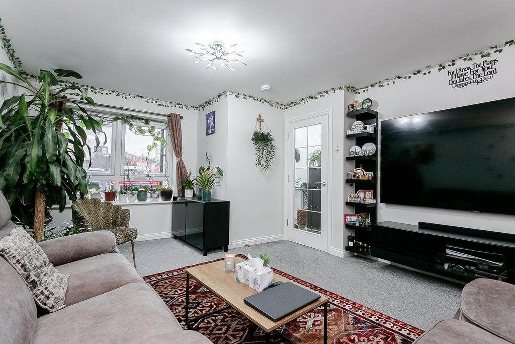 Property photo 2 of 21