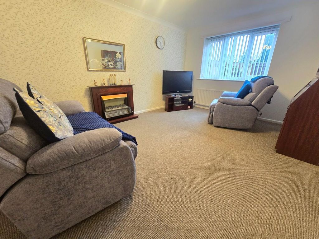 Property photo 2 of 11 Living Room