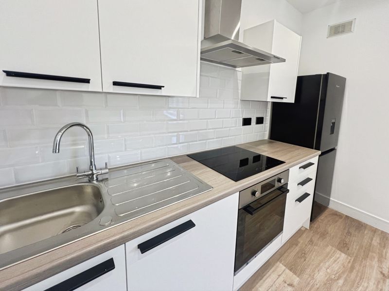 Property photo 3 of 10 Kitchen