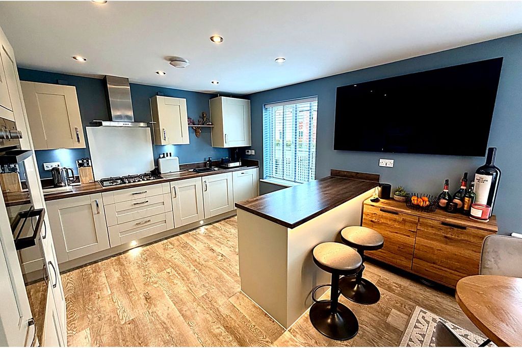 Property photo 3 of 25